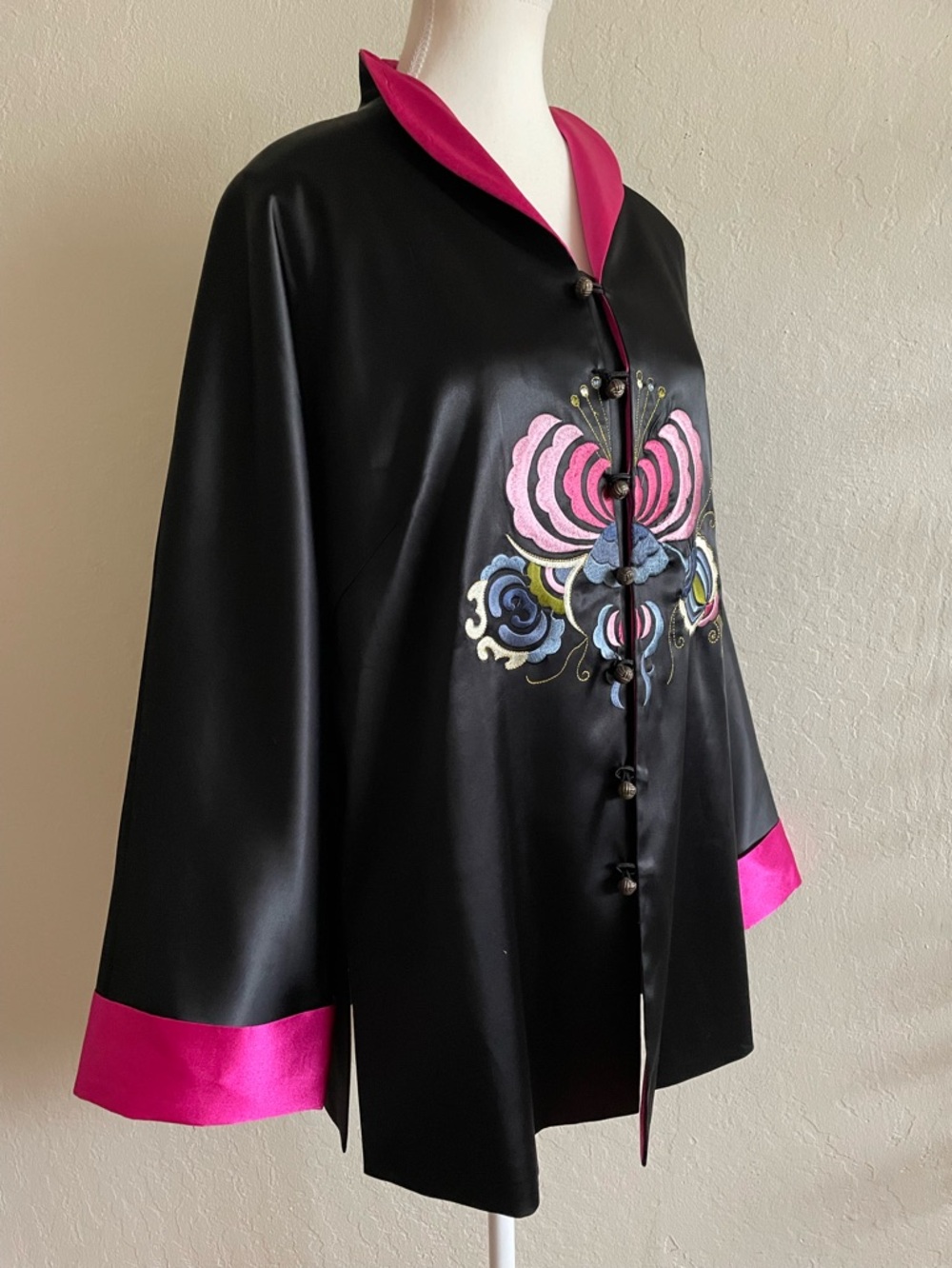 Asian embroidered jacket - Picture 7 of 15
